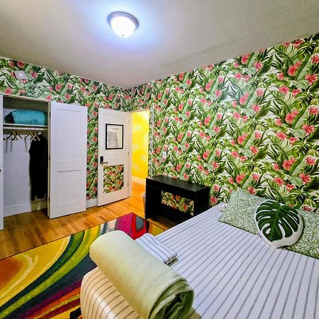 Tropical Comfort Room In Harlem Cozy Stay With Snacks & Style Нью-Йорк Экстерьер фото