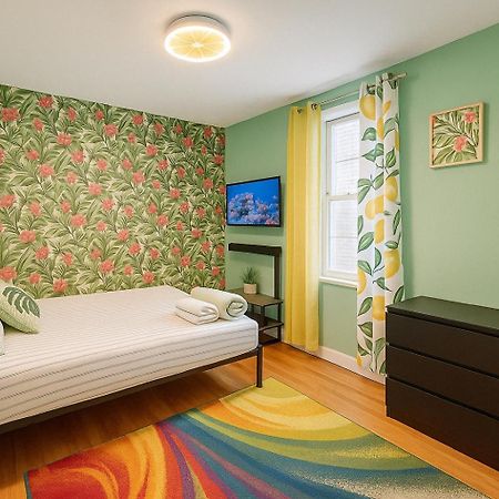 Tropical Comfort Room In Harlem Cozy Stay With Snacks & Style Нью-Йорк Экстерьер фото