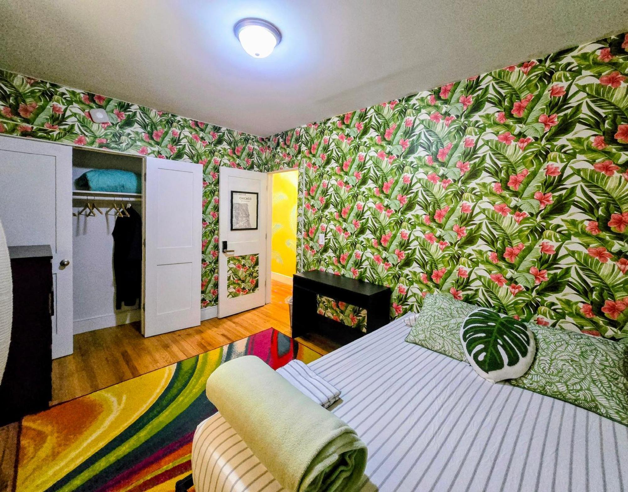 Tropical Comfort Room In Harlem Cozy Stay With Snacks & Style Нью-Йорк Экстерьер фото