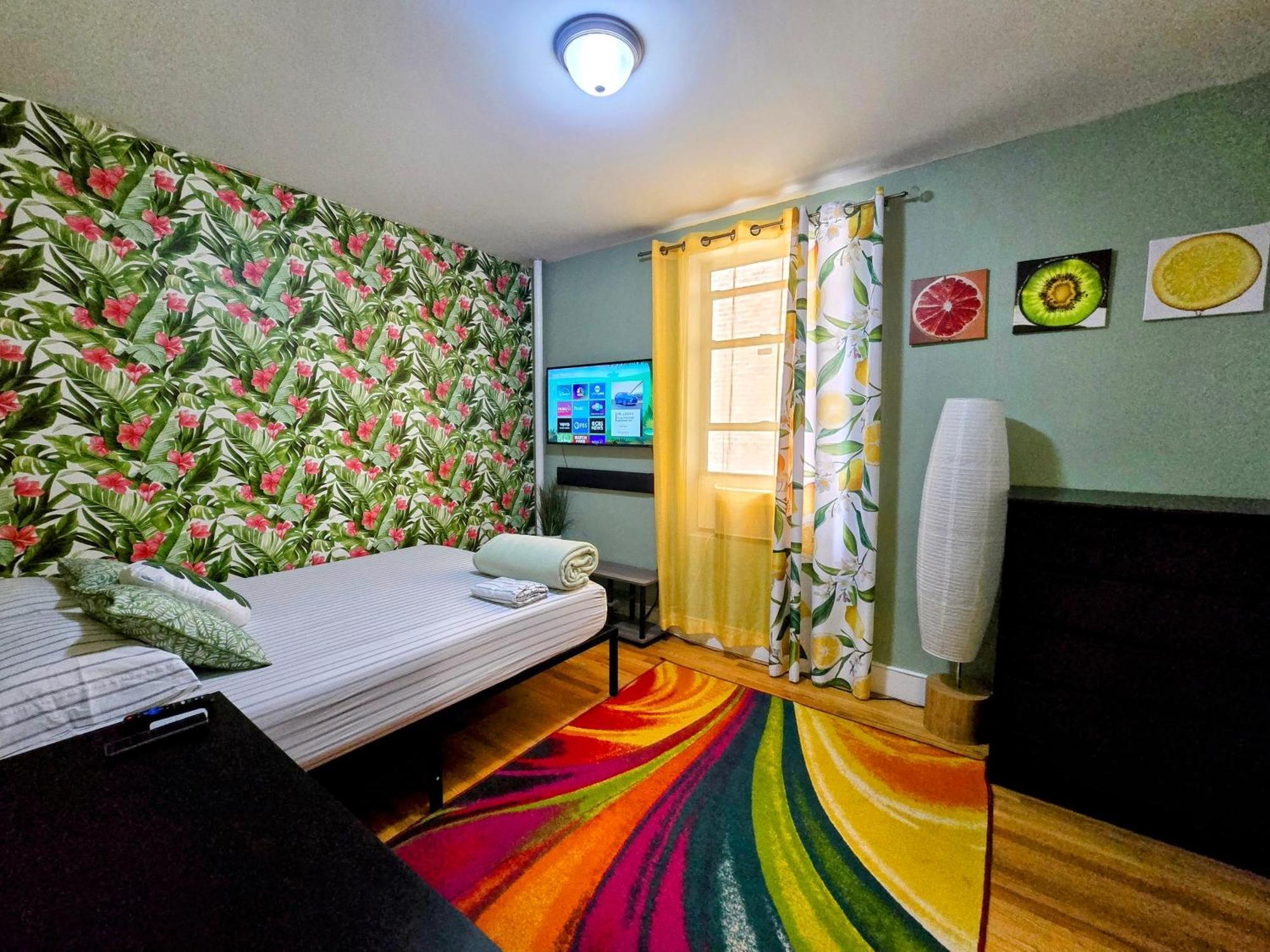 Tropical Comfort Room In Harlem Cozy Stay With Snacks & Style Нью-Йорк Экстерьер фото